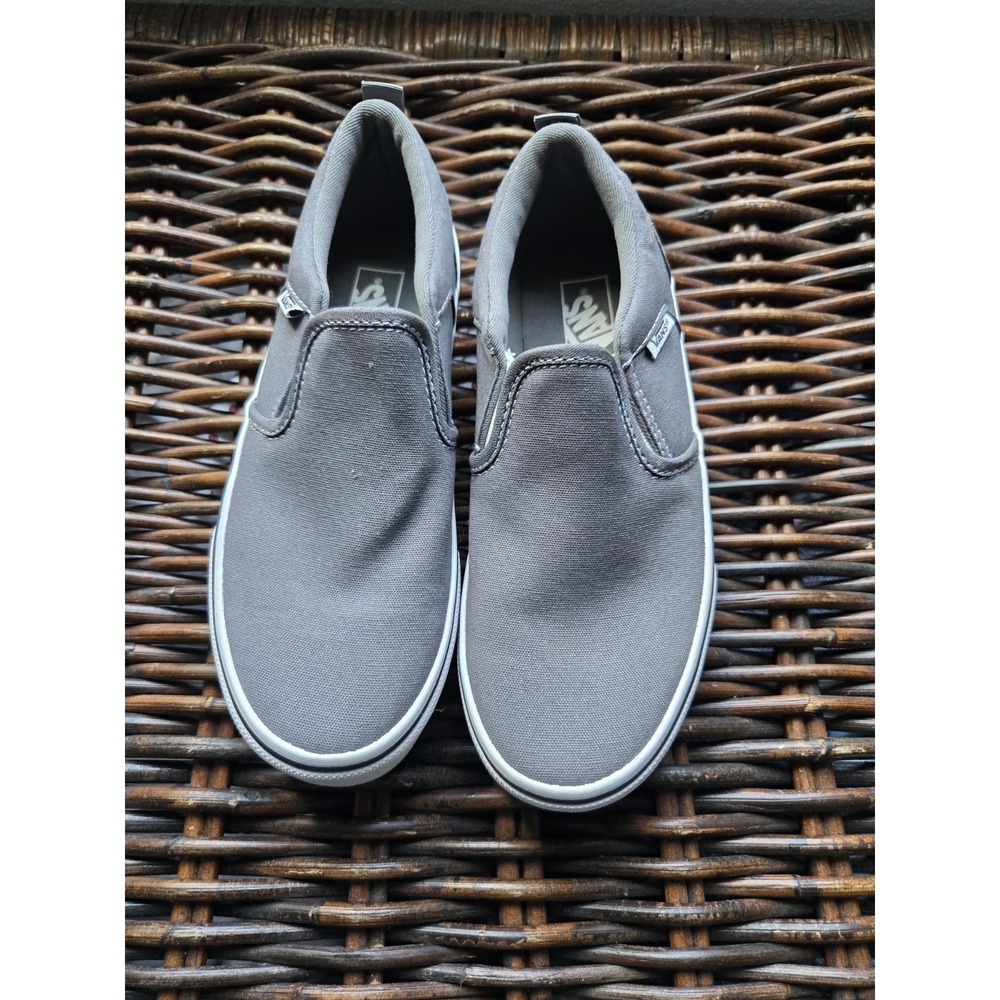 NEW  VANS Youth SHOES Size 4.  MCT0122